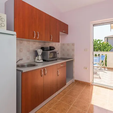 Daire In With Kitchen *